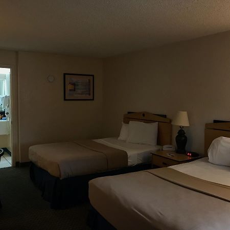 Quality Inn Tampa Lake Magdalene Exteriér fotografie