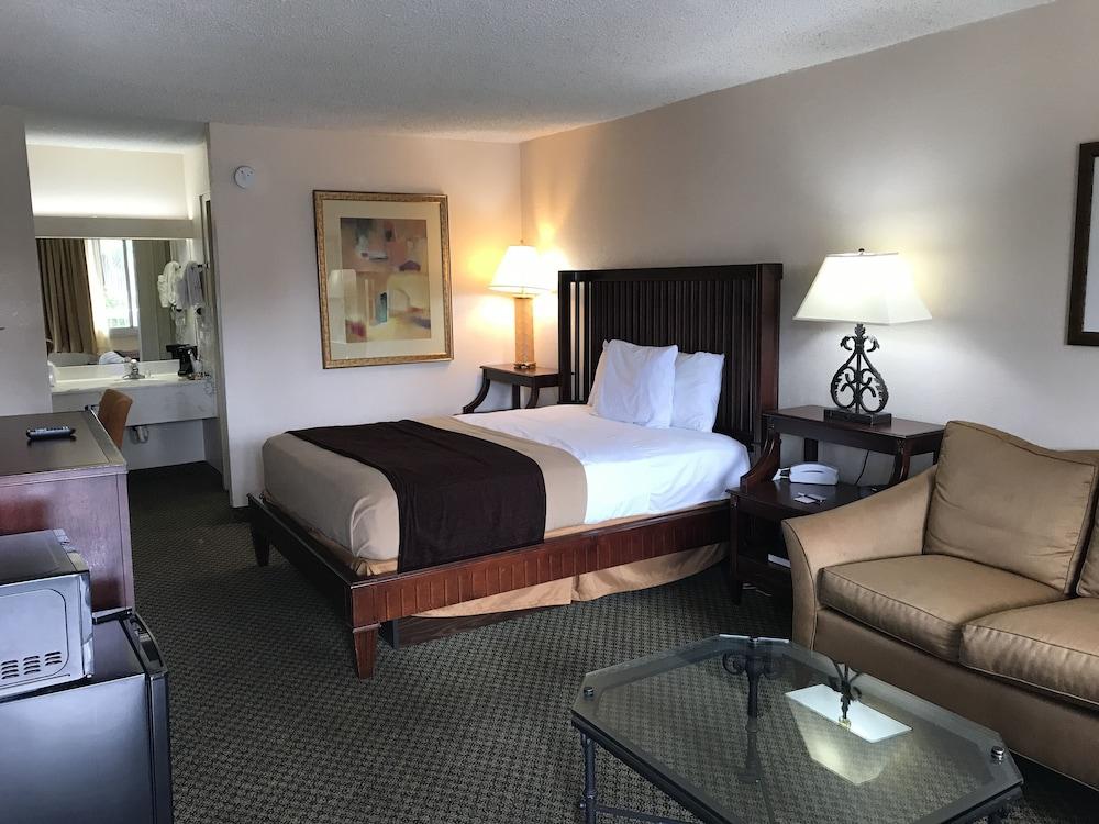 Quality Inn Tampa Lake Magdalene Exteriér fotografie