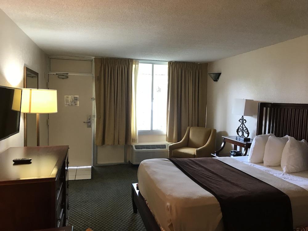 Quality Inn Tampa Lake Magdalene Exteriér fotografie