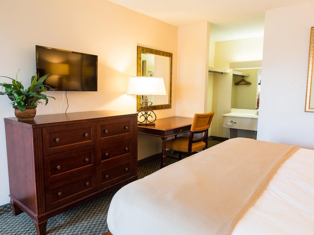Quality Inn Tampa Lake Magdalene Exteriér fotografie