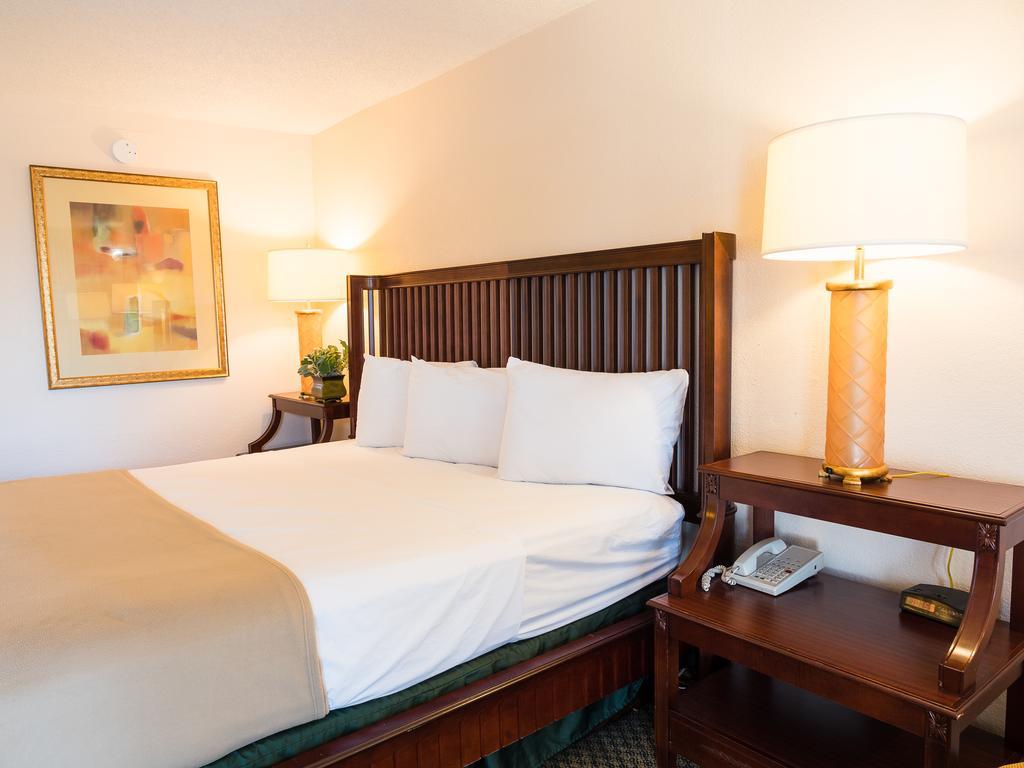 Quality Inn Tampa Lake Magdalene Exteriér fotografie