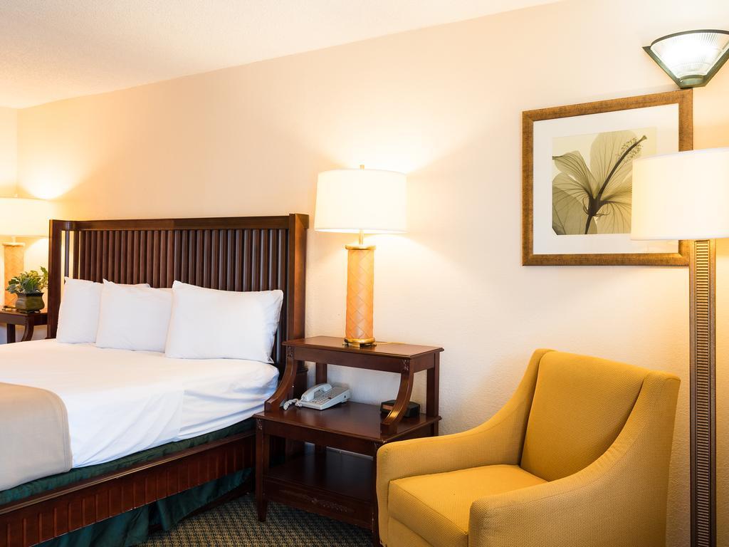 Quality Inn Tampa Lake Magdalene Exteriér fotografie