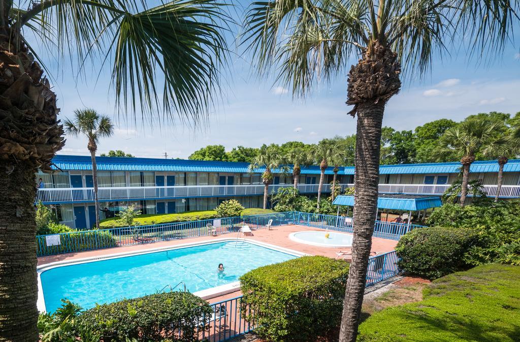 Quality Inn Tampa Lake Magdalene Exteriér fotografie