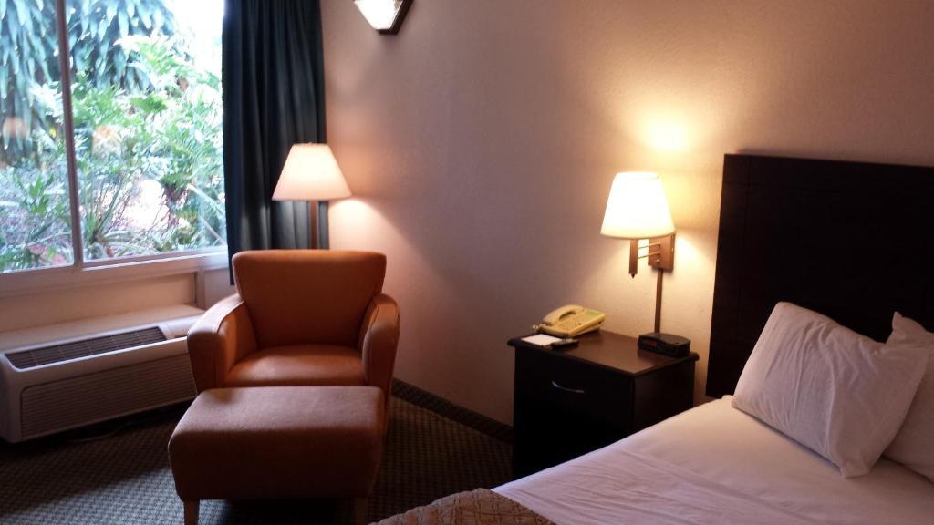 Quality Inn Tampa Lake Magdalene Pokoj fotografie