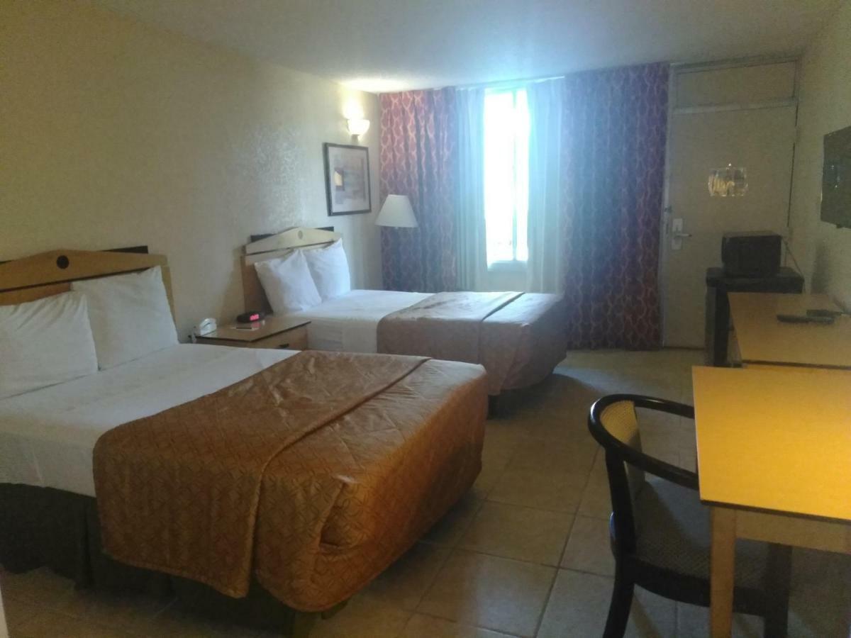Quality Inn Tampa Lake Magdalene Exteriér fotografie